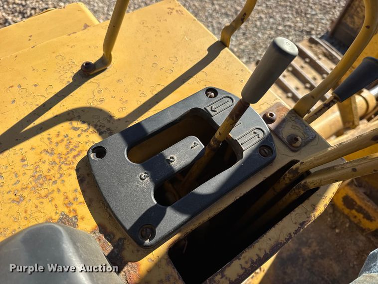 image for item EN0886 1990 Caterpillar D5H dozer