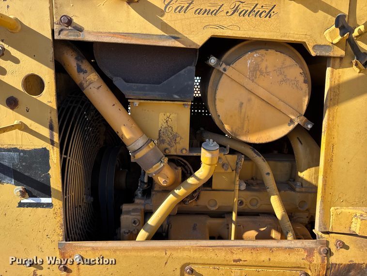 image for item EN0886 1990 Caterpillar D5H dozer