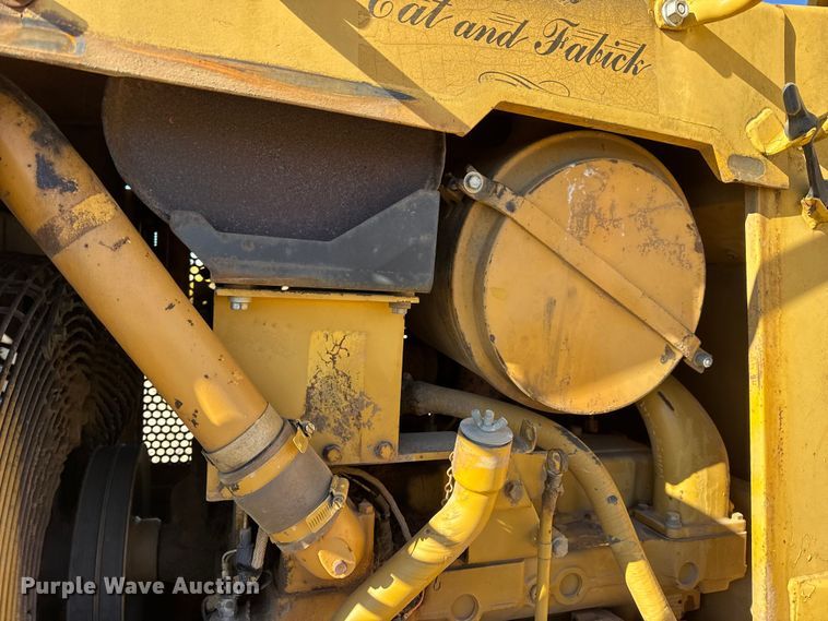 image for item EN0886 1990 Caterpillar D5H dozer