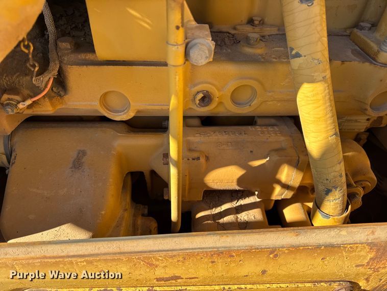 image for item EN0886 1990 Caterpillar D5H dozer