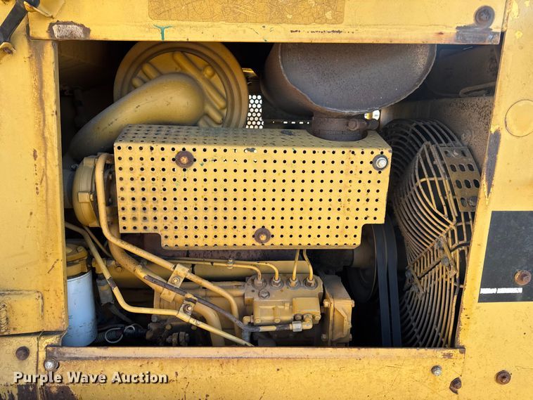 image for item EN0886 1990 Caterpillar D5H dozer