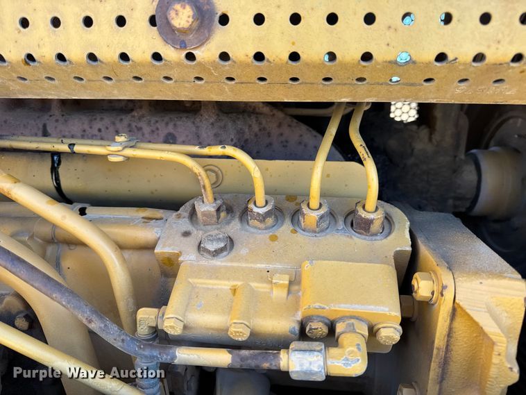 image for item EN0886 1990 Caterpillar D5H dozer