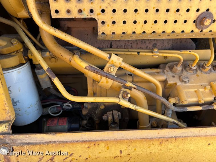 image for item EN0886 1990 Caterpillar D5H dozer