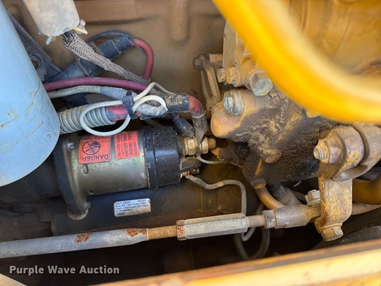 image for item EN0886 1990 Caterpillar D5H dozer