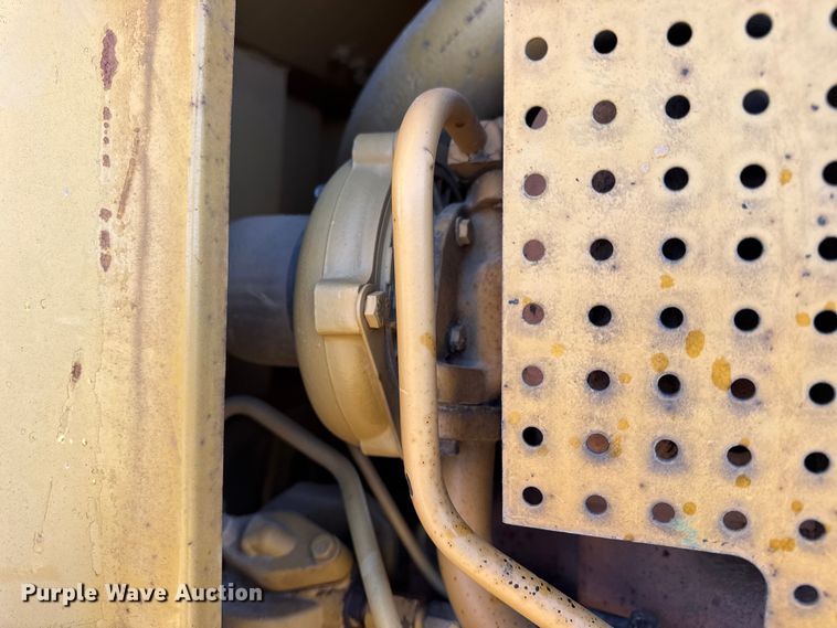 image for item EN0886 1990 Caterpillar D5H dozer