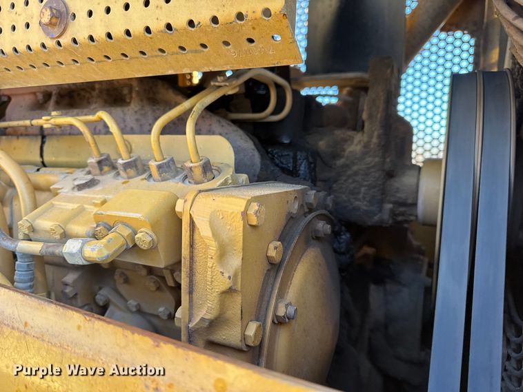 image for item EN0886 1990 Caterpillar D5H dozer