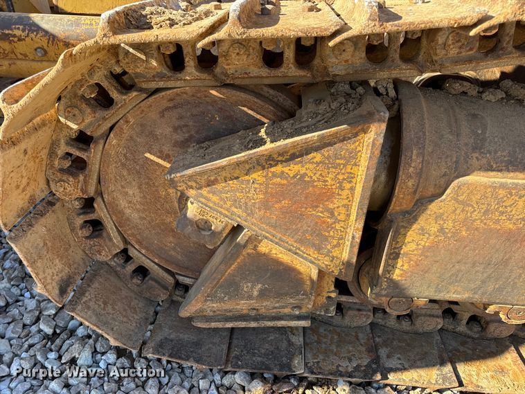image for item EN0886 1990 Caterpillar D5H dozer