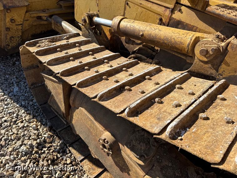 image for item EN0886 1990 Caterpillar D5H dozer