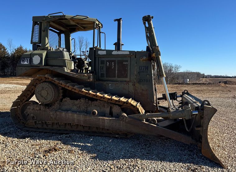 image for item EN0887 1992 Caterpillar D7H dozer