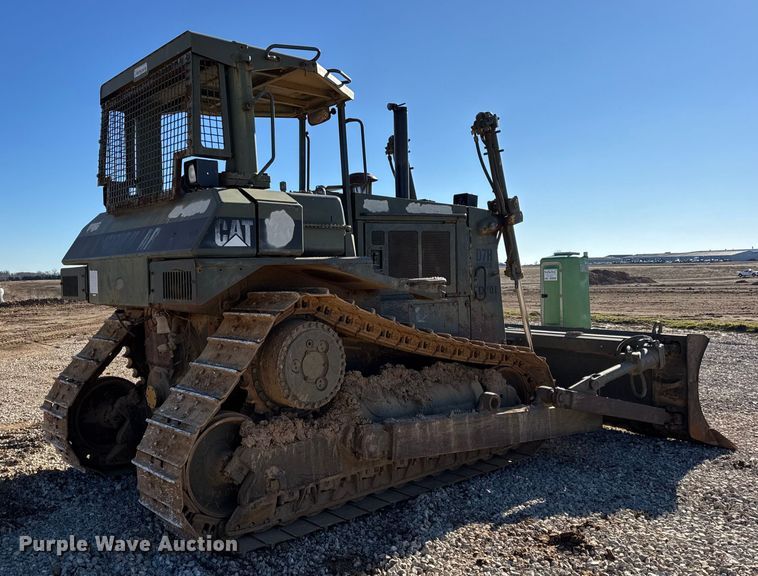 image for item EN0887 1992 Caterpillar D7H dozer