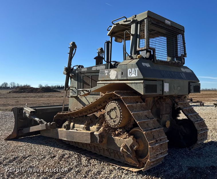 image for item EN0887 1992 Caterpillar D7H dozer