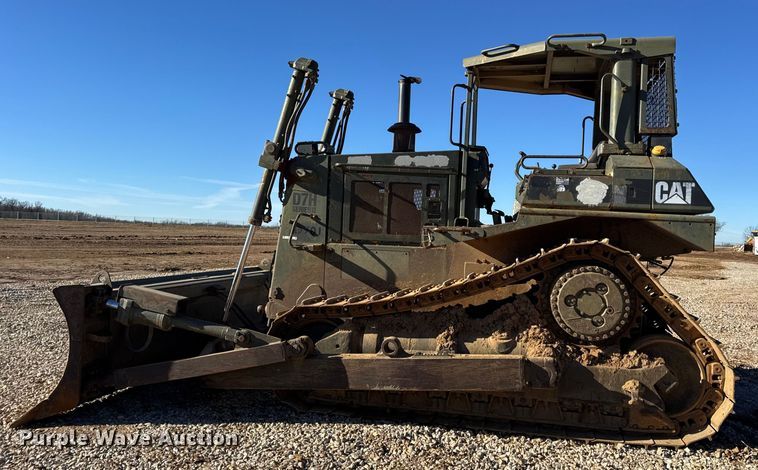 image for item EN0887 1992 Caterpillar D7H dozer