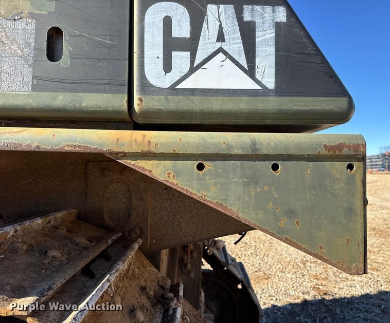 image for item EN0887 1992 Caterpillar D7H dozer