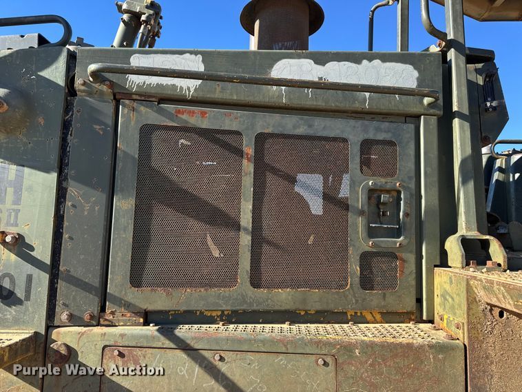 image for item EN0887 1992 Caterpillar D7H dozer