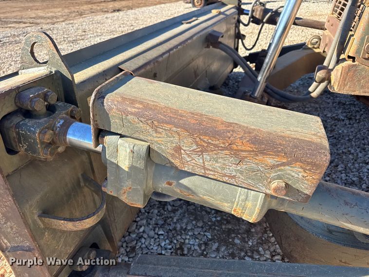 image for item EN0887 1992 Caterpillar D7H dozer