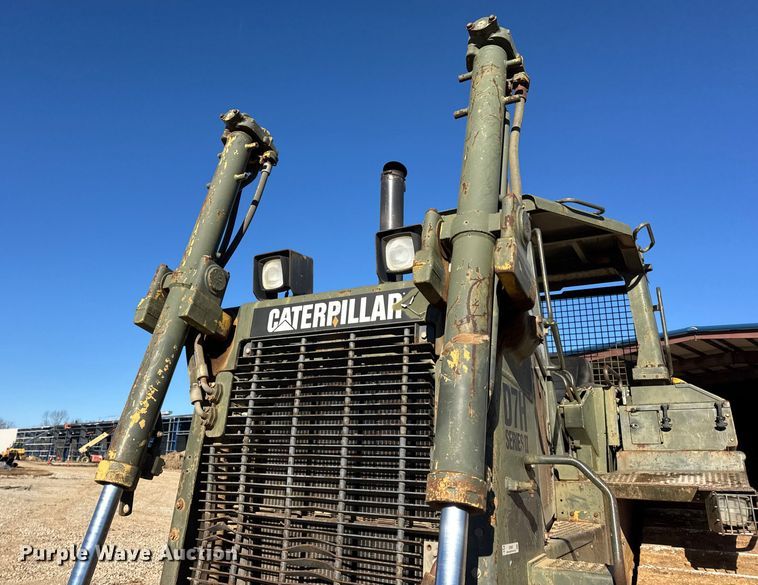 image for item EN0887 1992 Caterpillar D7H dozer