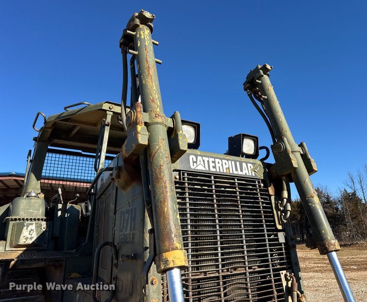 image for item EN0887 1992 Caterpillar D7H dozer