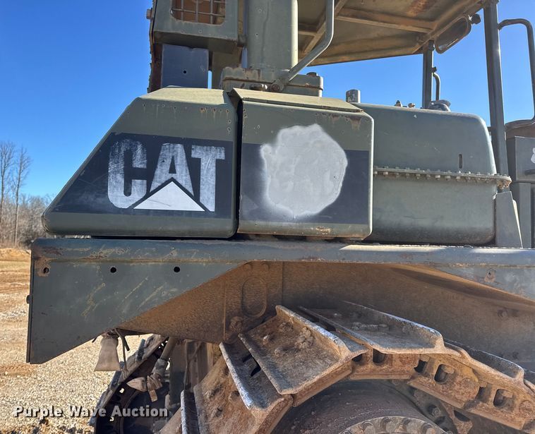 image for item EN0887 1992 Caterpillar D7H dozer