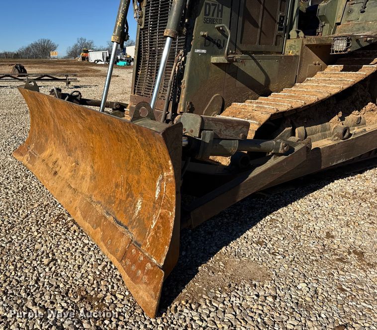 image for item EN0887 1992 Caterpillar D7H dozer