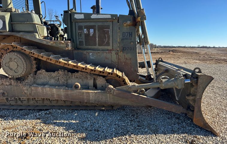image for item EN0887 1992 Caterpillar D7H dozer