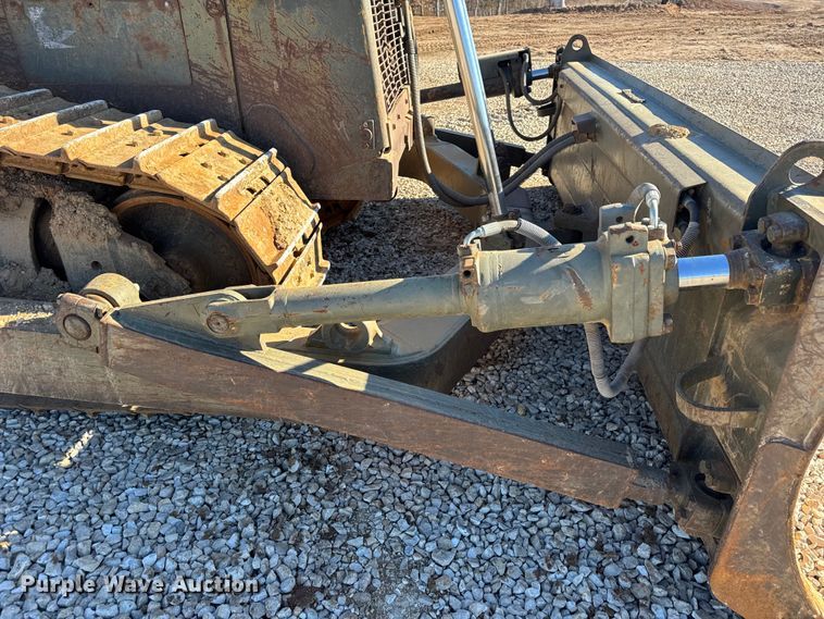 image for item EN0887 1992 Caterpillar D7H dozer