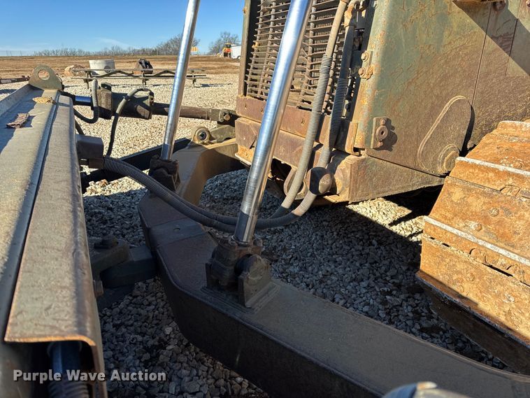 image for item EN0887 1992 Caterpillar D7H dozer