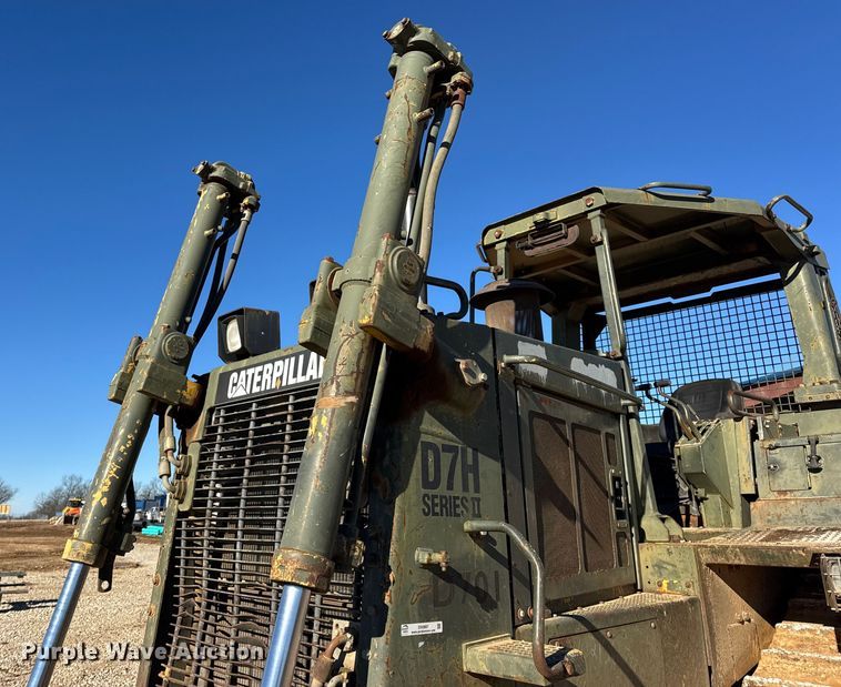 image for item EN0887 1992 Caterpillar D7H dozer