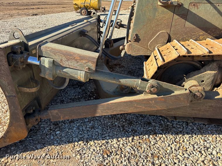 image for item EN0887 1992 Caterpillar D7H dozer