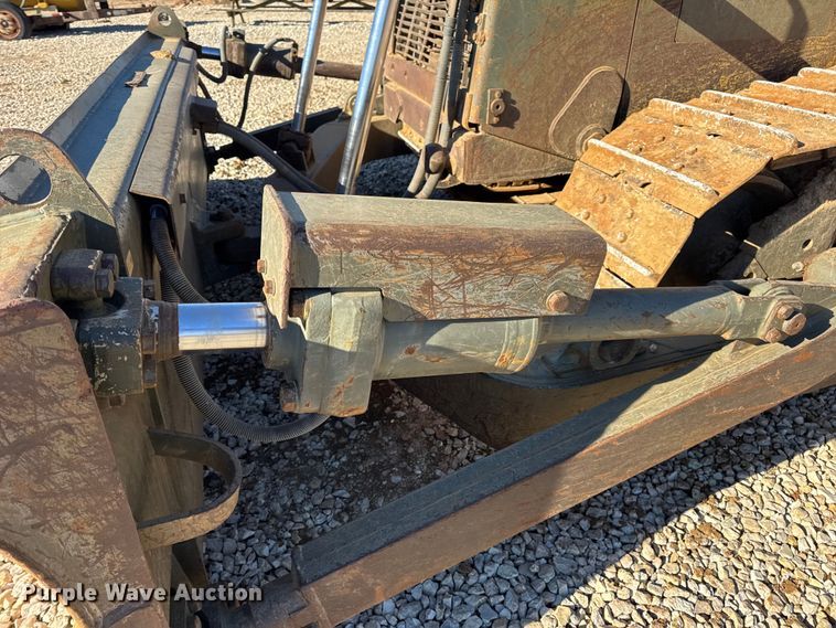 image for item EN0887 1992 Caterpillar D7H dozer
