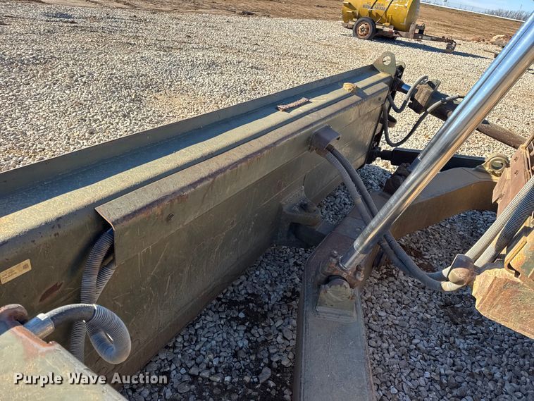 image for item EN0887 1992 Caterpillar D7H dozer