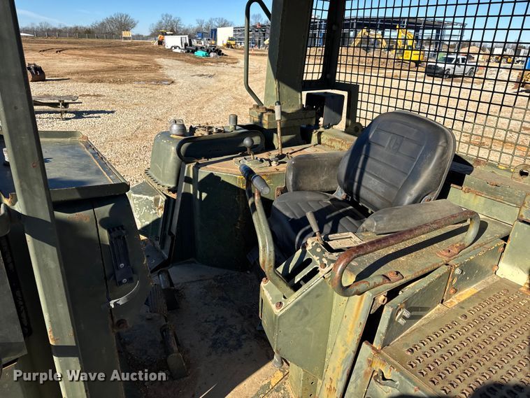 image for item EN0887 1992 Caterpillar D7H dozer