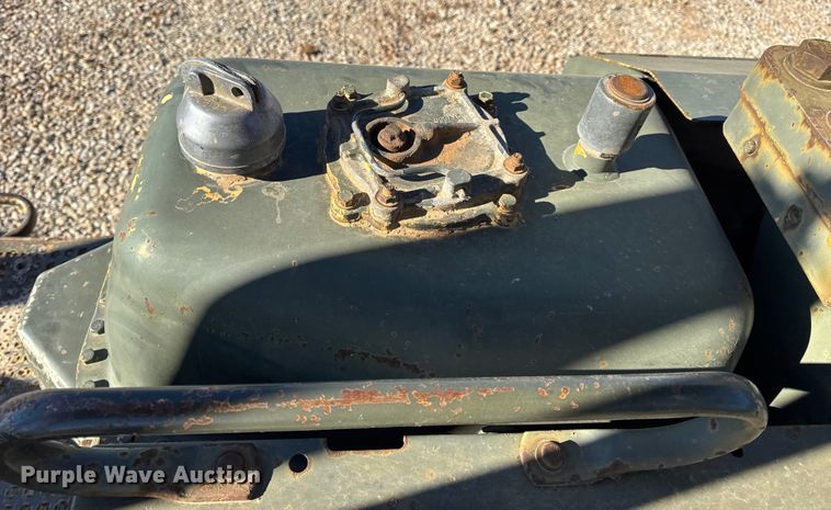 image for item EN0887 1992 Caterpillar D7H dozer