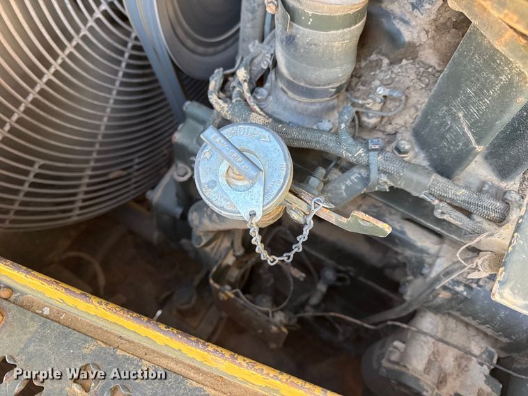 image for item EN0887 1992 Caterpillar D7H dozer