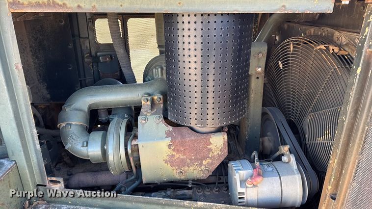 image for item EN0887 1992 Caterpillar D7H dozer