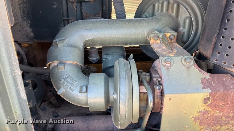 image for item EN0887 1992 Caterpillar D7H dozer