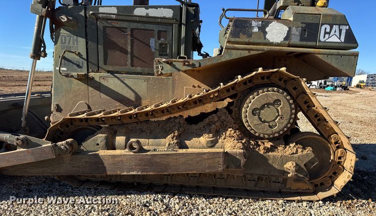 image for item EN0887 1992 Caterpillar D7H dozer