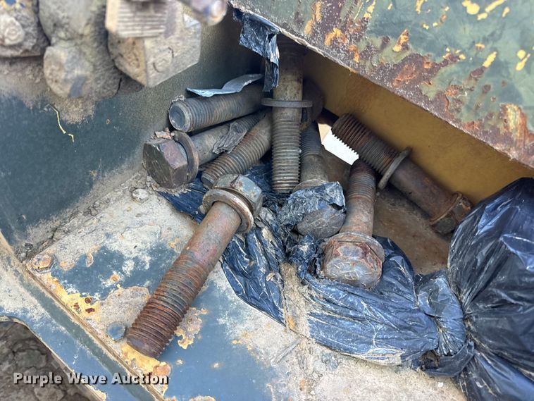 image for item EN0887 1992 Caterpillar D7H dozer