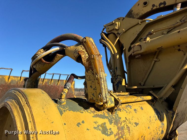 image for item EN0888 1985 Caterpillar 621B conventional scraper 
