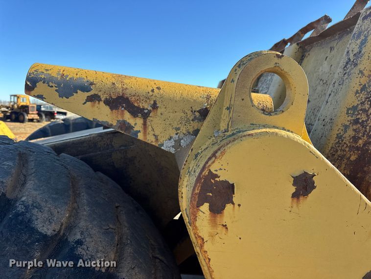 image for item EN0888 1985 Caterpillar 621B conventional scraper 