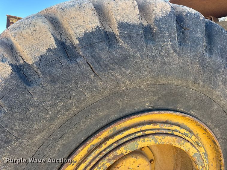 image for item EN0888 1985 Caterpillar 621B conventional scraper 