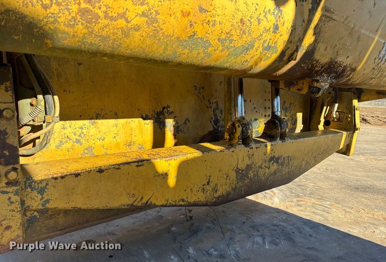 image for item EN0888 1985 Caterpillar 621B conventional scraper 