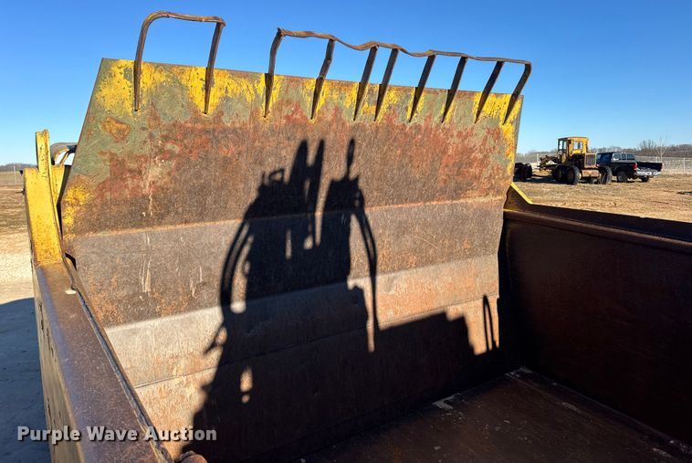 image for item EN0888 1985 Caterpillar 621B conventional scraper 