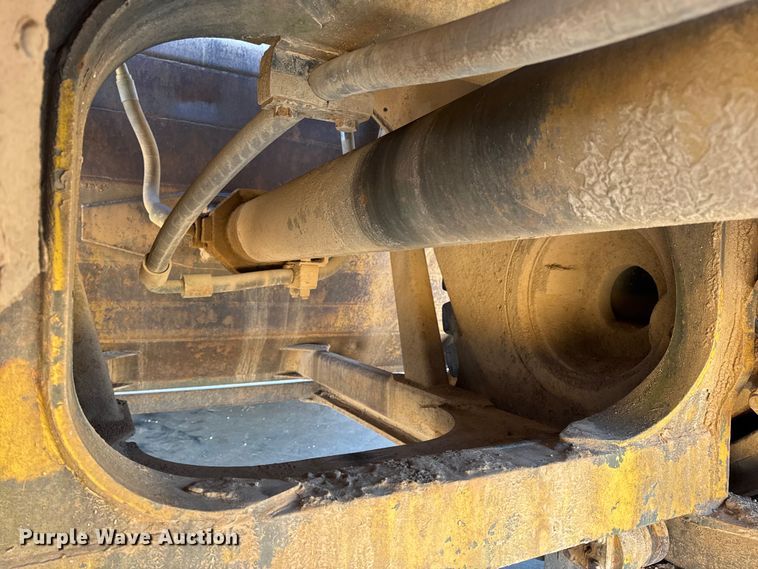 image for item EN0888 1985 Caterpillar 621B conventional scraper 