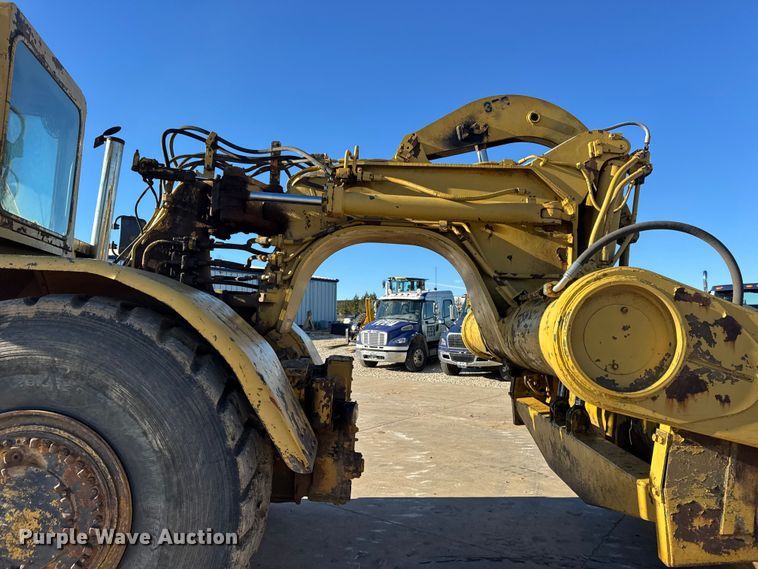 image for item EN0888 1985 Caterpillar 621B conventional scraper 