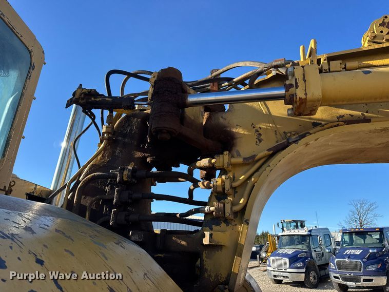 image for item EN0888 1985 Caterpillar 621B conventional scraper 