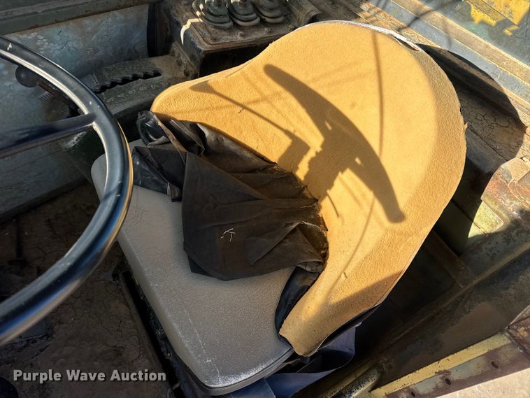 image for item EN0888 1985 Caterpillar 621B conventional scraper 