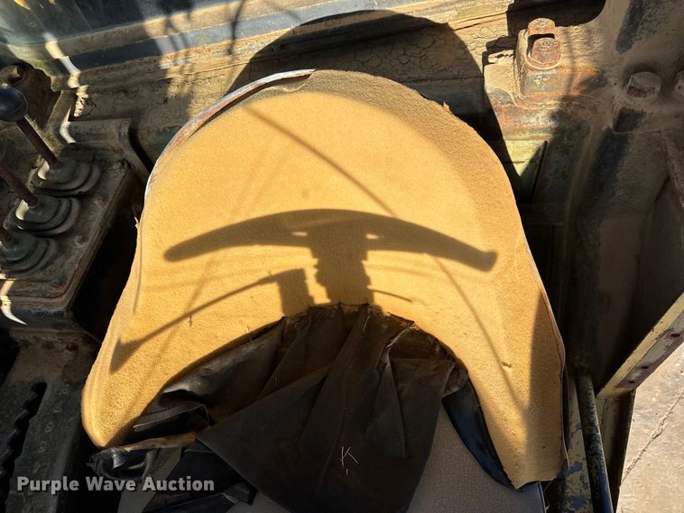 image for item EN0888 1985 Caterpillar 621B conventional scraper 