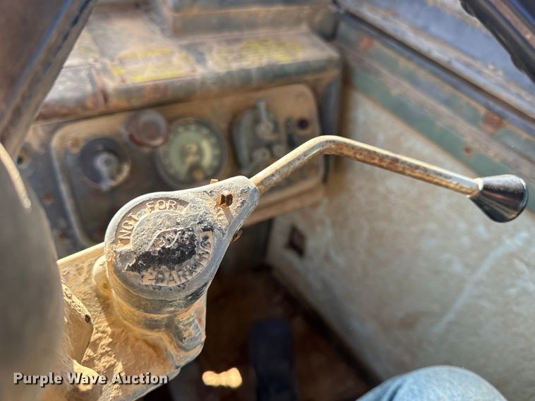 image for item EN0888 1985 Caterpillar 621B conventional scraper 