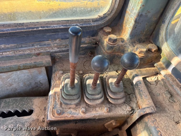 image for item EN0888 1985 Caterpillar 621B conventional scraper 