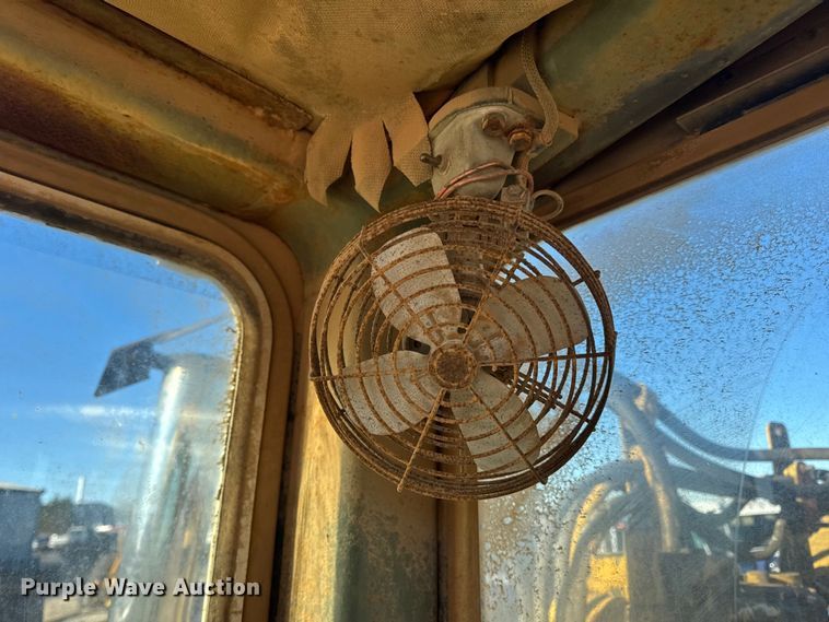 image for item EN0888 1985 Caterpillar 621B conventional scraper 